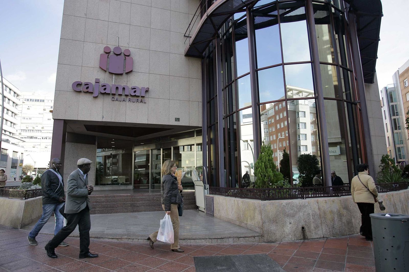 Servicios Centrales  del Grupo Cajamar en Plaza de Barcelona de la capital.