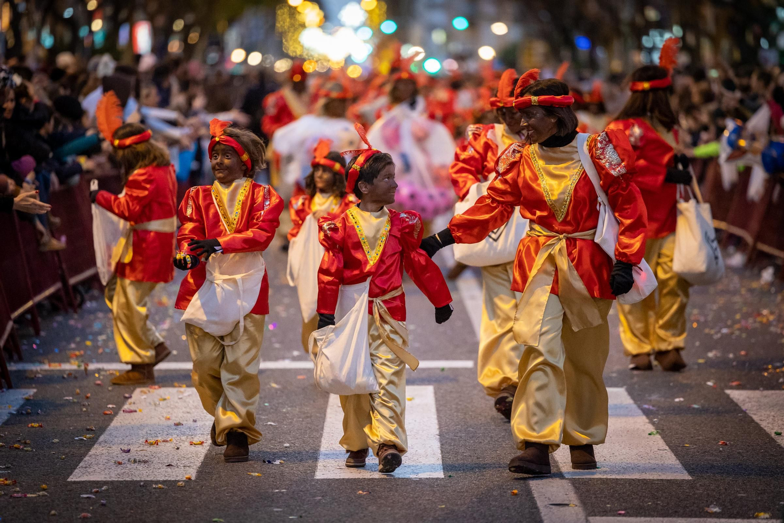 Todas las imágenes de la cabalgata de los Reyes Magos en Cádiz