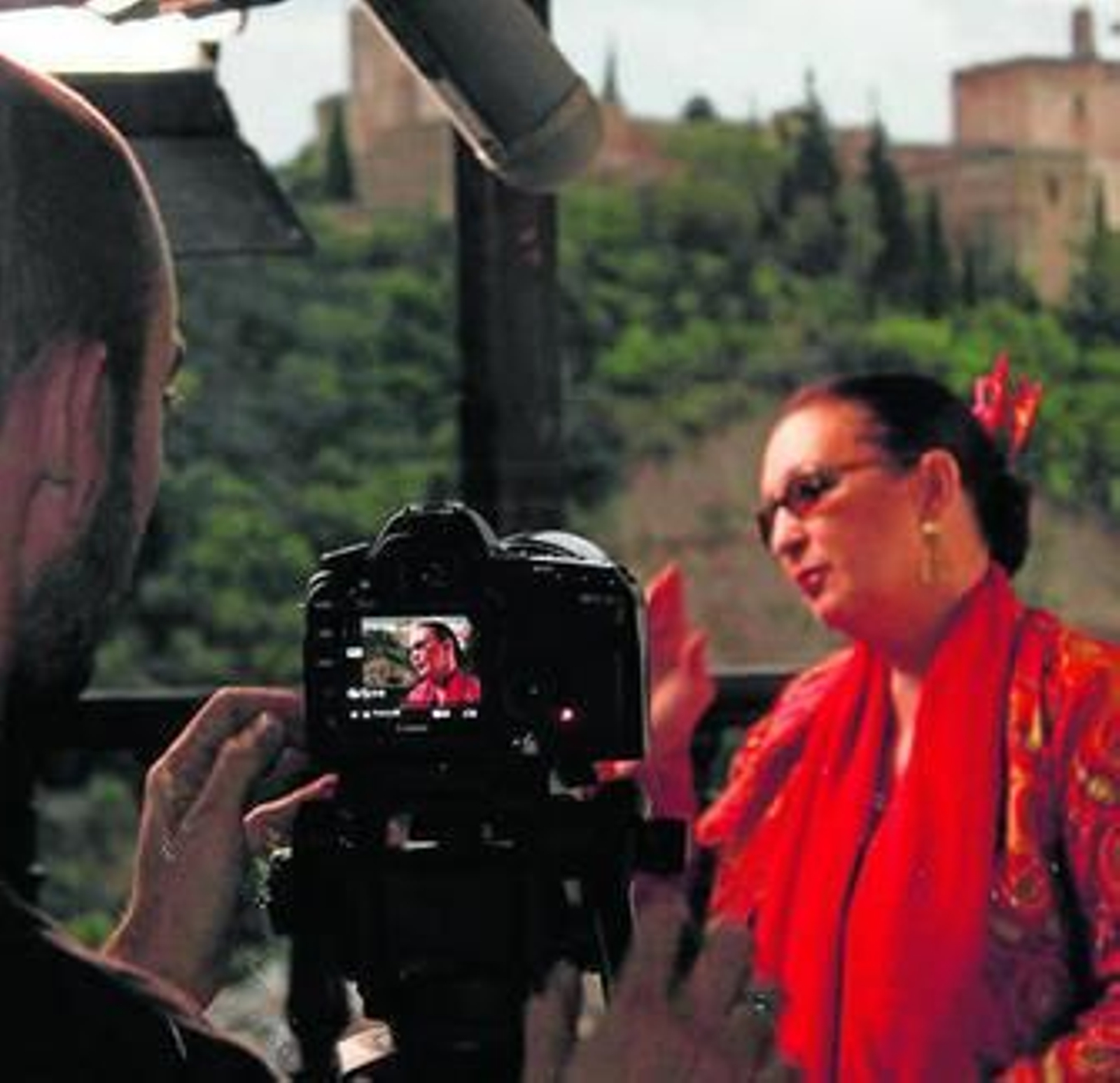 En la imagen, Martirio con la Alhambra al fondo, durante el rodaje.