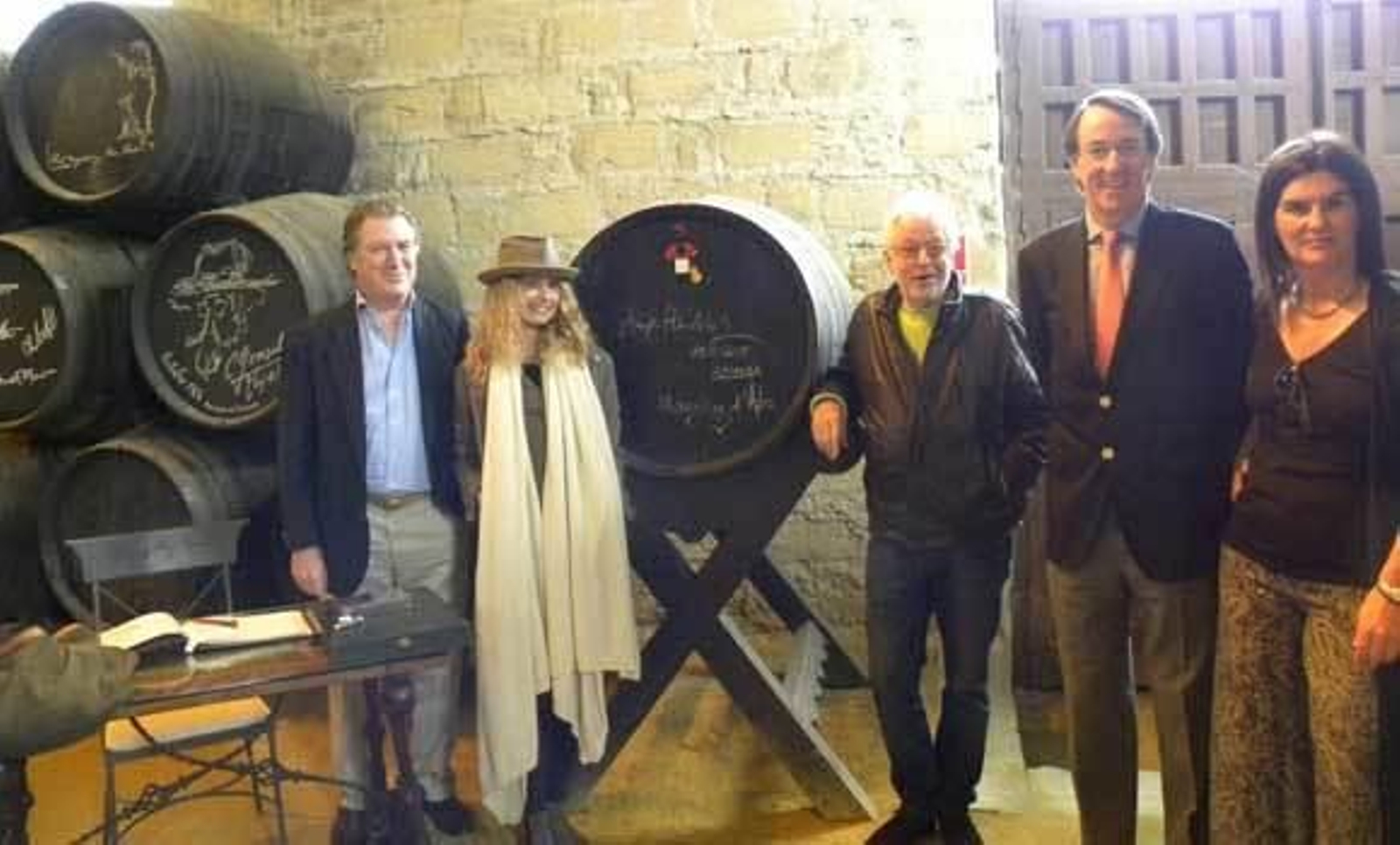 El director de cine Hugh Hudson visita Bodegas Tío Pepe