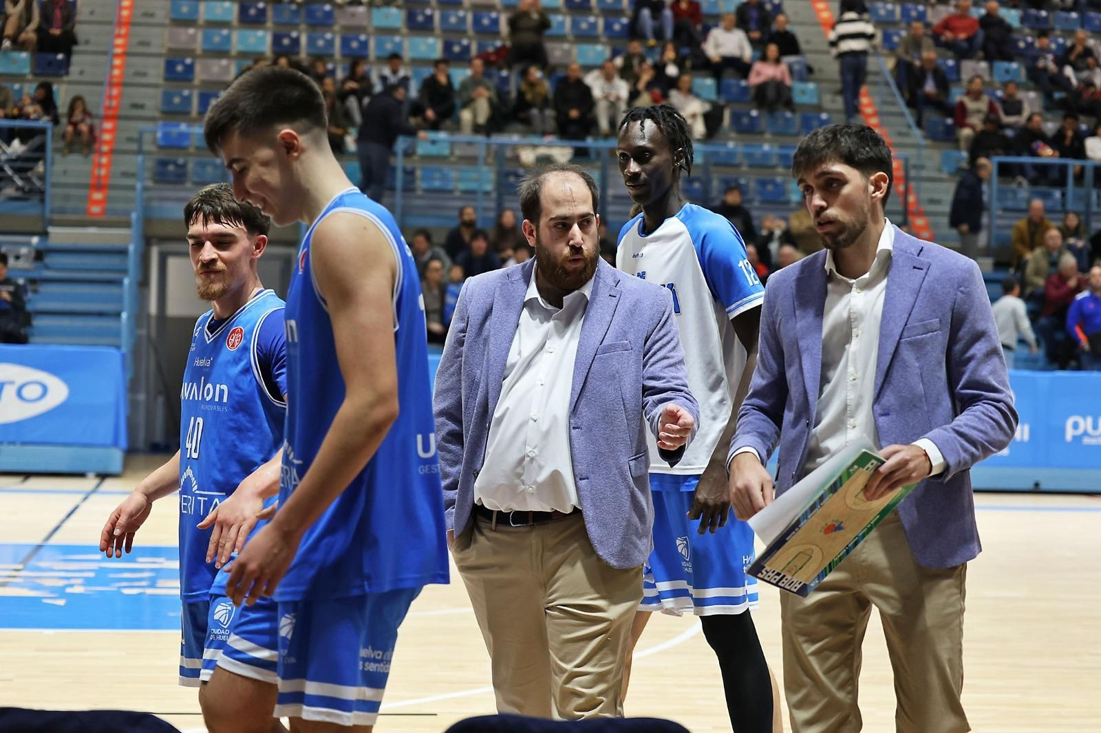 Víctor Pontanilla en su debut como técnico del Ciudad de Huelva.