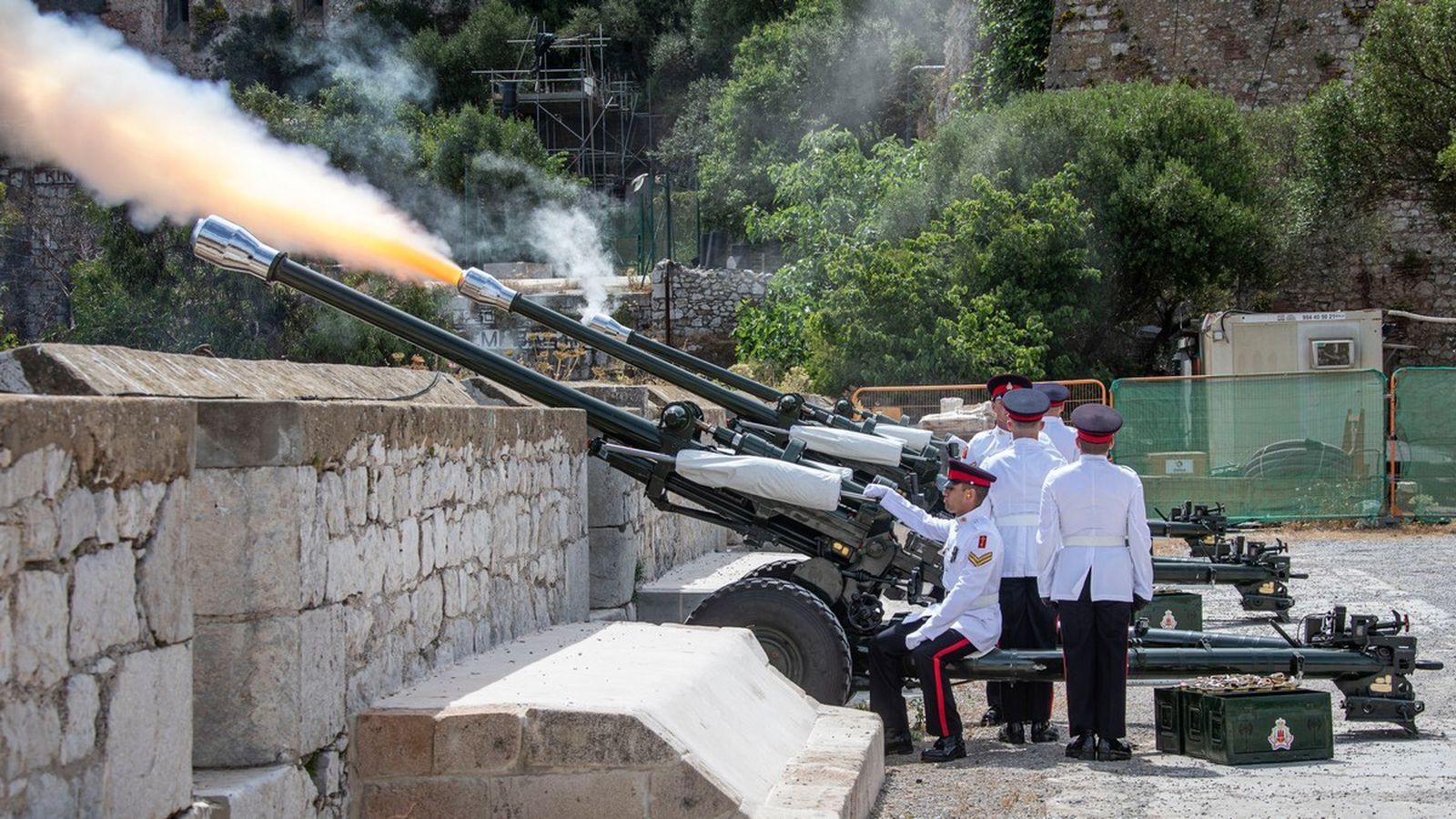 La salva de cañonazos en Gibraltar.