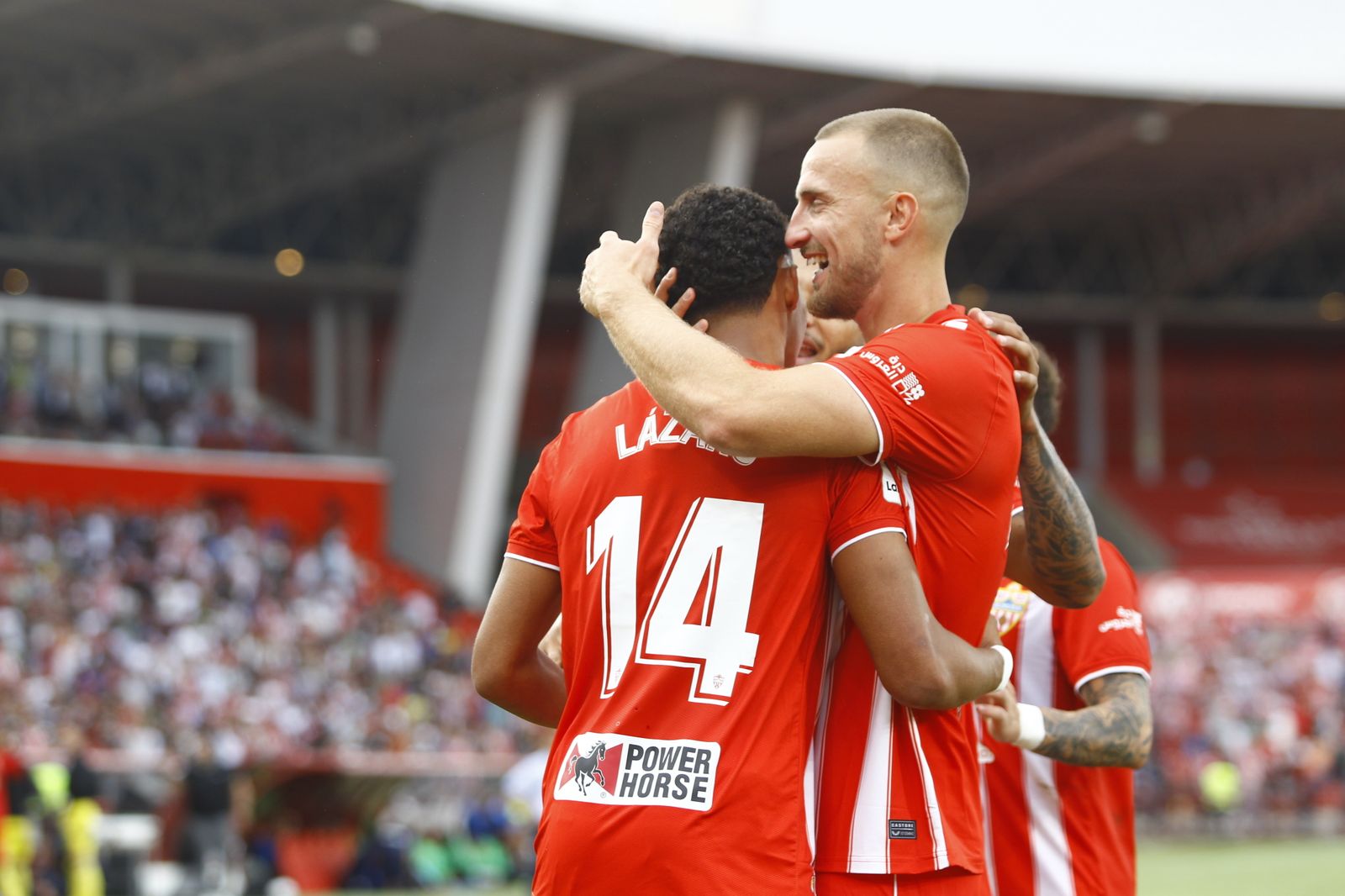 Rodrigo Ely celebra un gol de Lázaro Vinicius esta temporada en el partido ante el Mallorca.