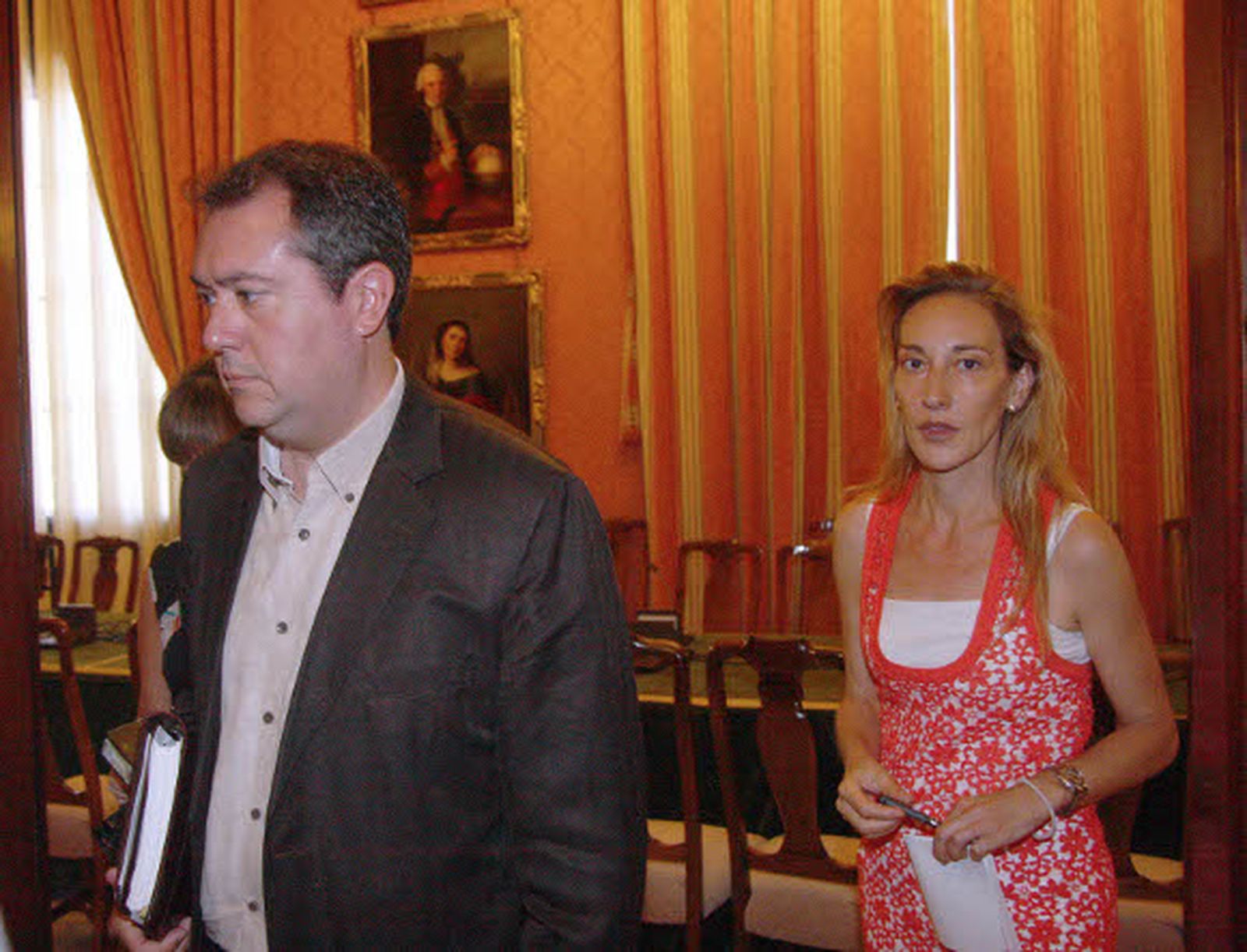 PSOE critica la disolución por "decreto"