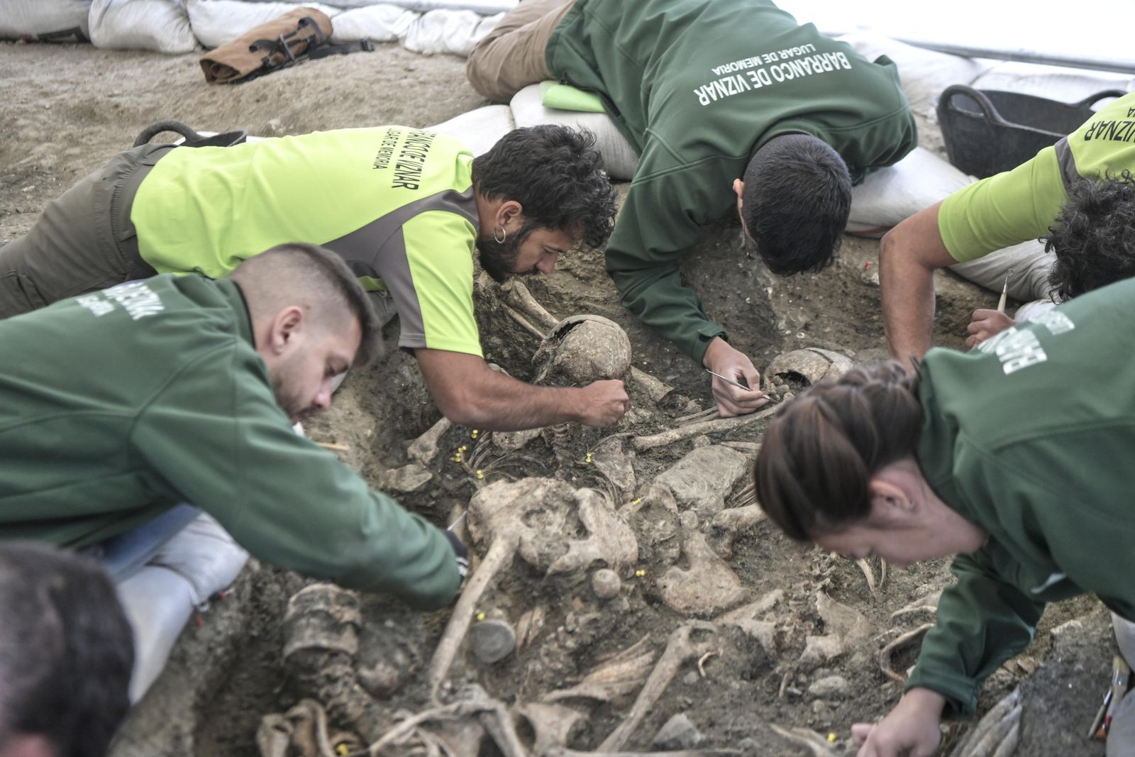 La tercera campaña de exhumaciones en el Barranco de Víznar, en imágenes