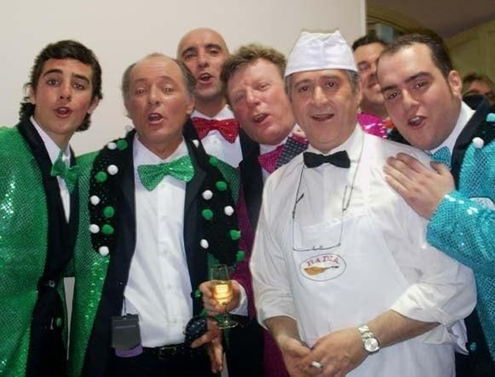 Público y autores se vuelcan con la 'chirigota de los famosos'