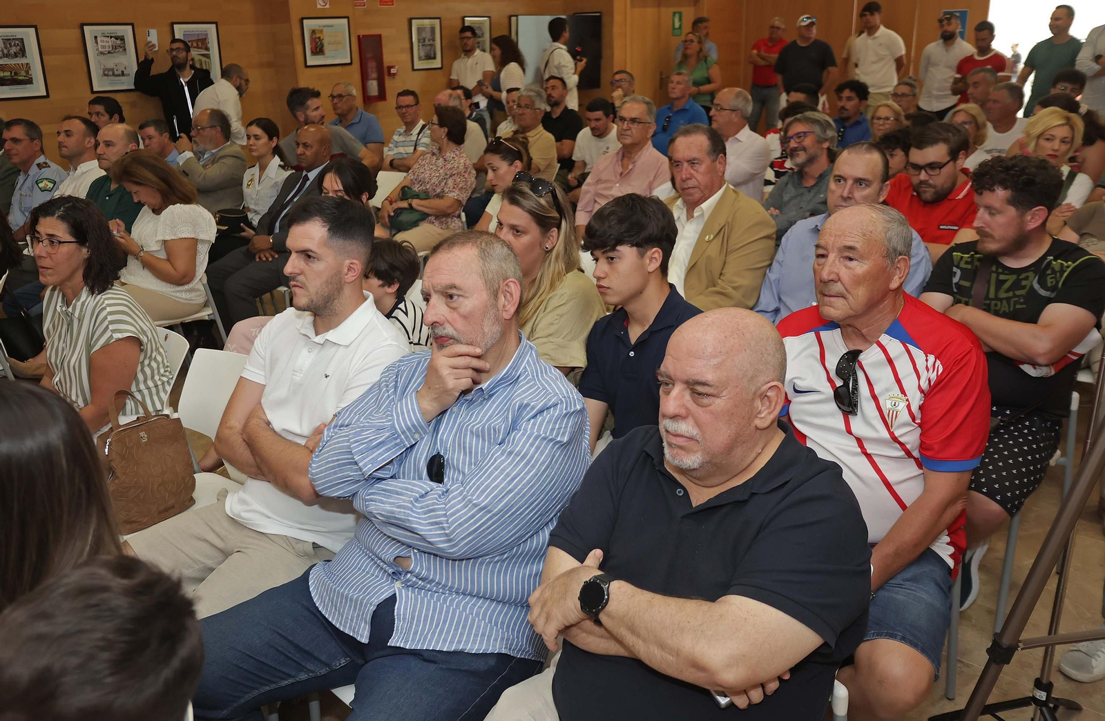 El acto de imposición de la insignia de la ciudad de Algeciras a Iván Turrillo, en imágenes