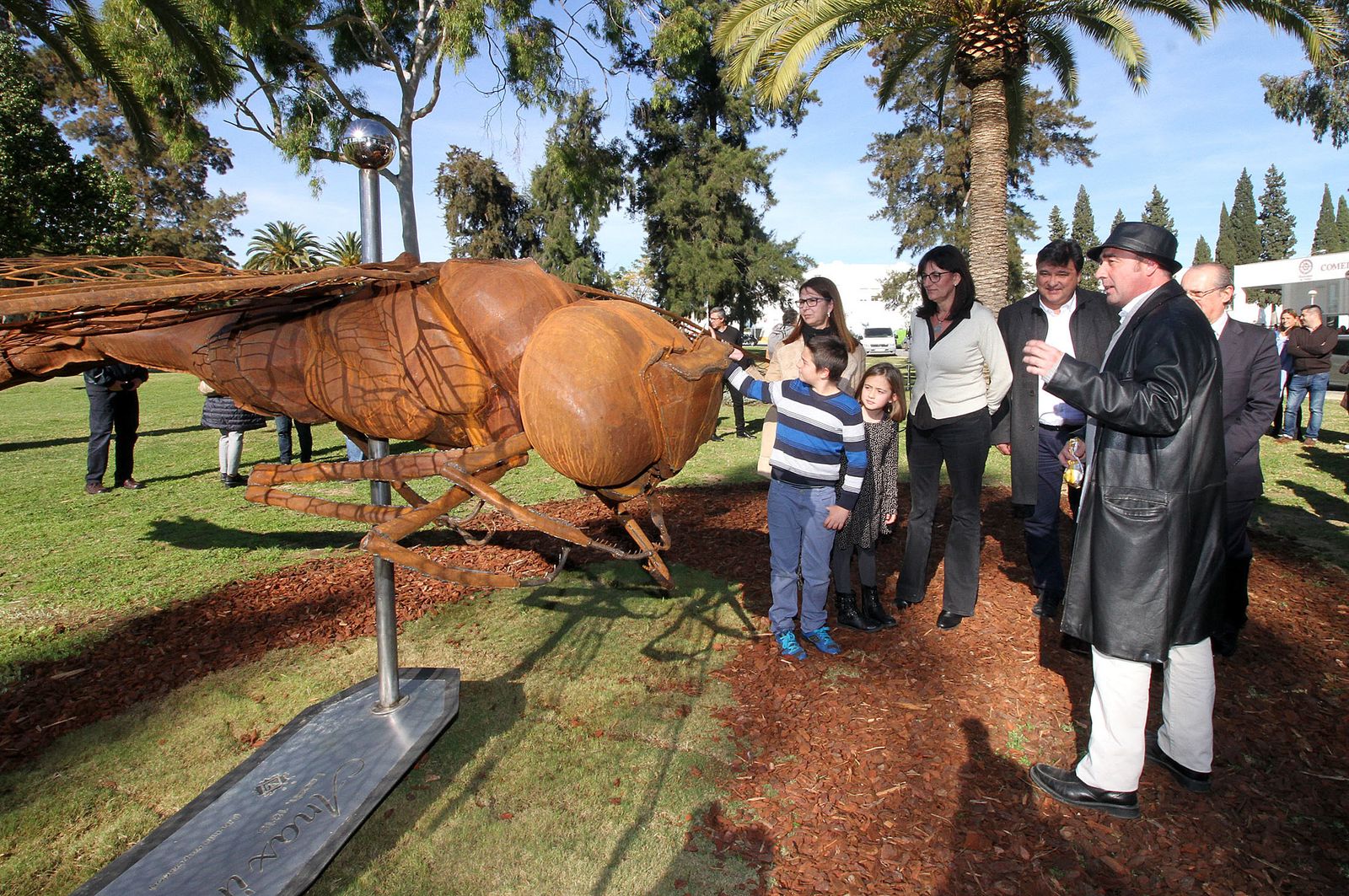 Inauguración de la escultura del artista onubense Víctor Pulido 'Imago', en imágenes