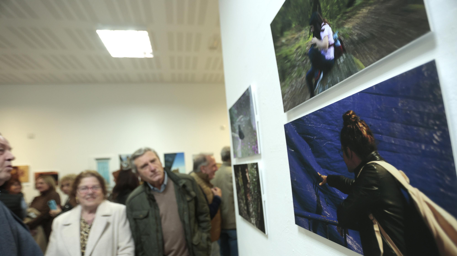 Inauguración exposición fotográfica colectiva "Diferente"