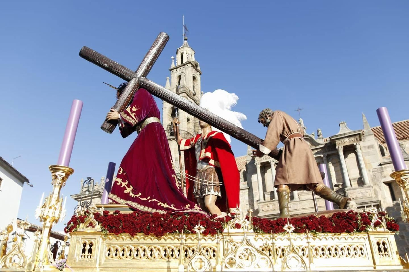 Viernes Santo en Hinojosa del Duque: la procesión de Nuestro Padre Jesús con la Cruz a cuestas en imágenes Viernes Santo en Hinojosa del Duque: la procesión de Nuestro Padre Jesús con la Cruz a cuestas en imágenes