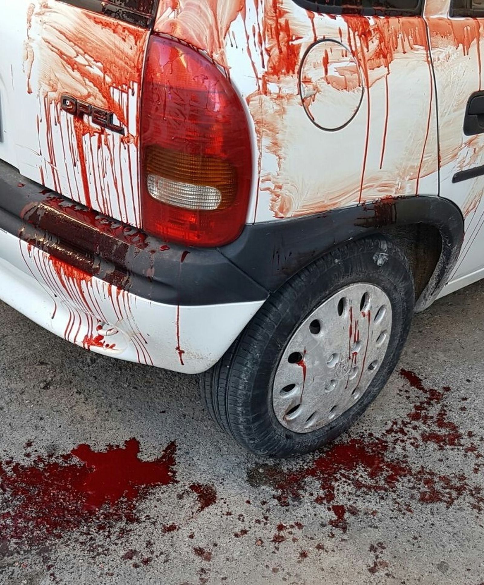 La imagen de la sangre da idea de lo violentos que fueron los hechos.