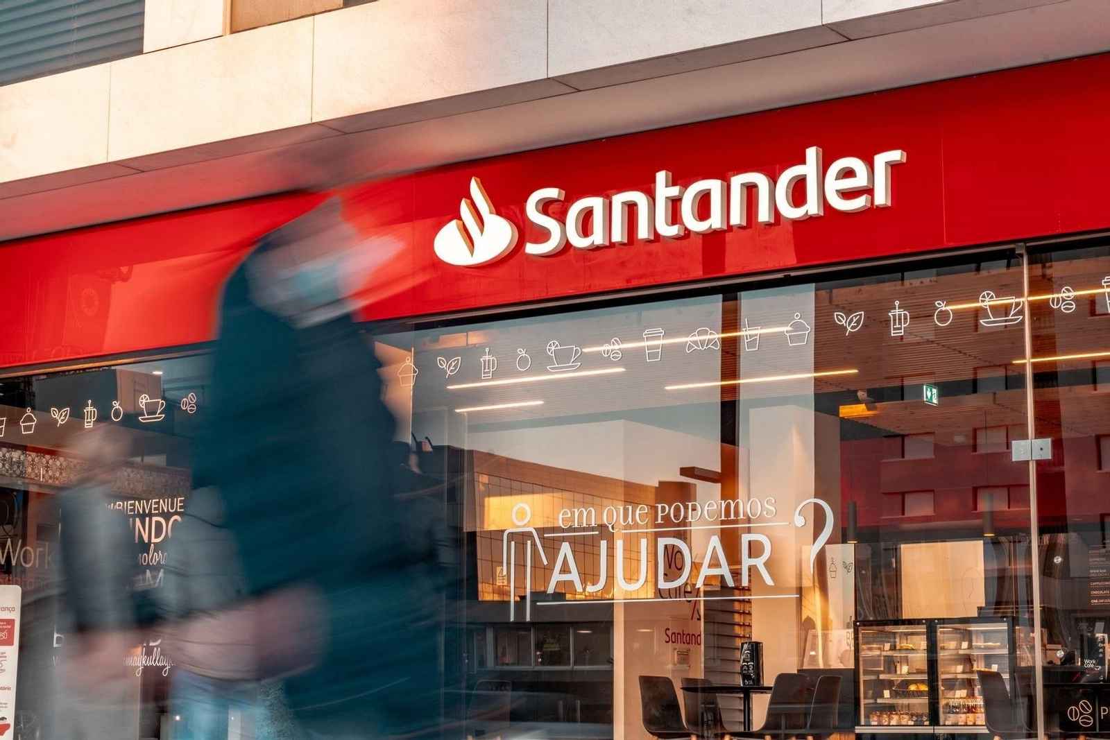 Fachada de una sucursal de Banco Santander.