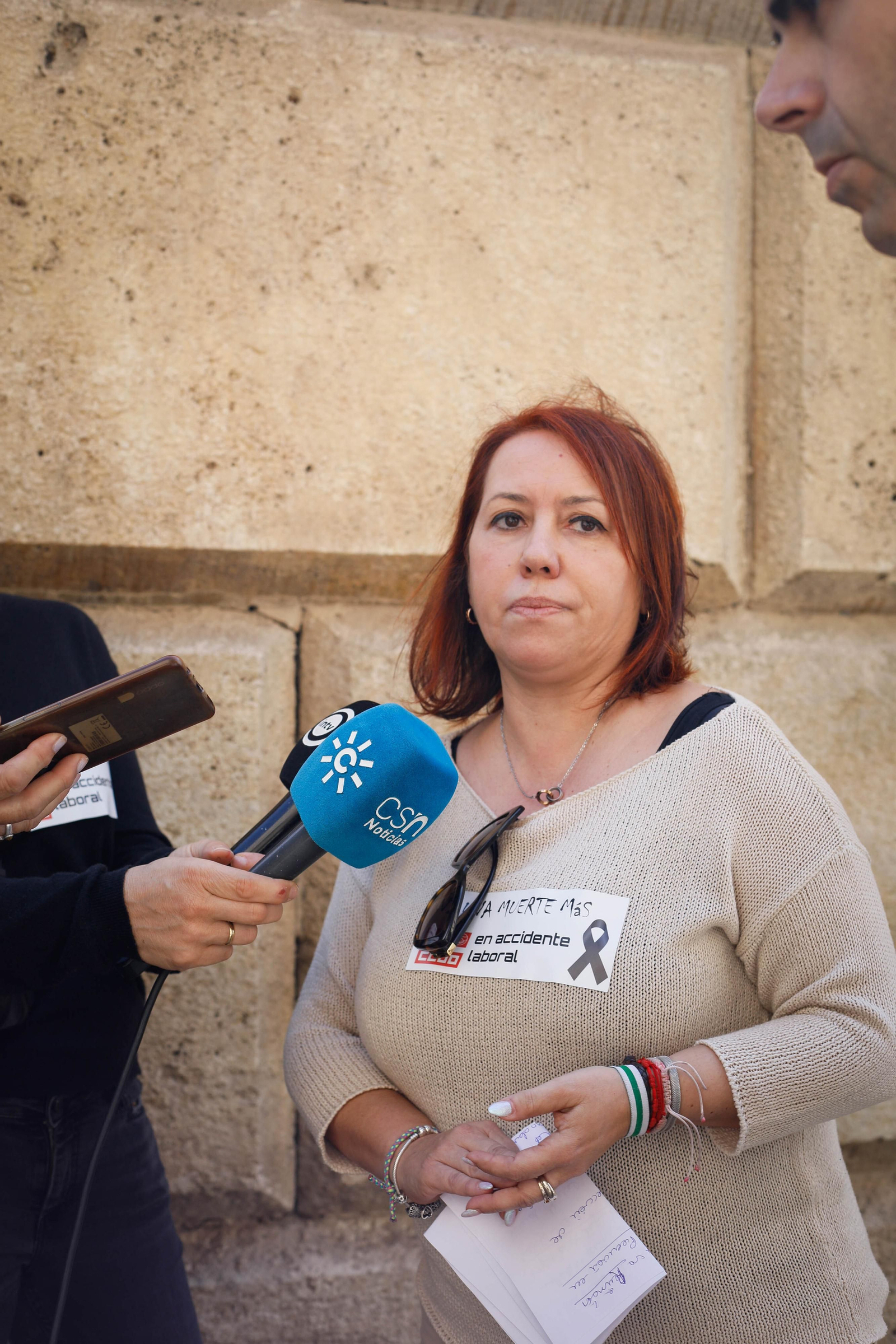 Imágenes de la concentración por muerte de un trabajador en accidente laboral