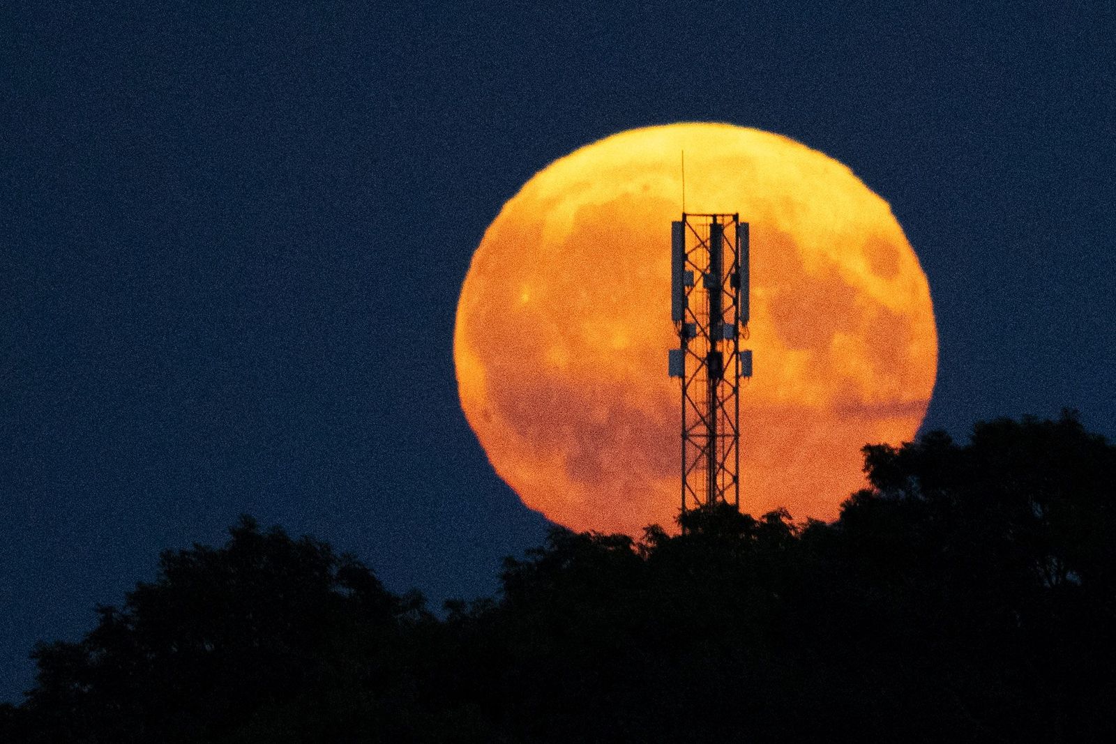 La Superluna azul captada en diferentes partes del planeta: un disfrute visual de la Luna del Esturión
