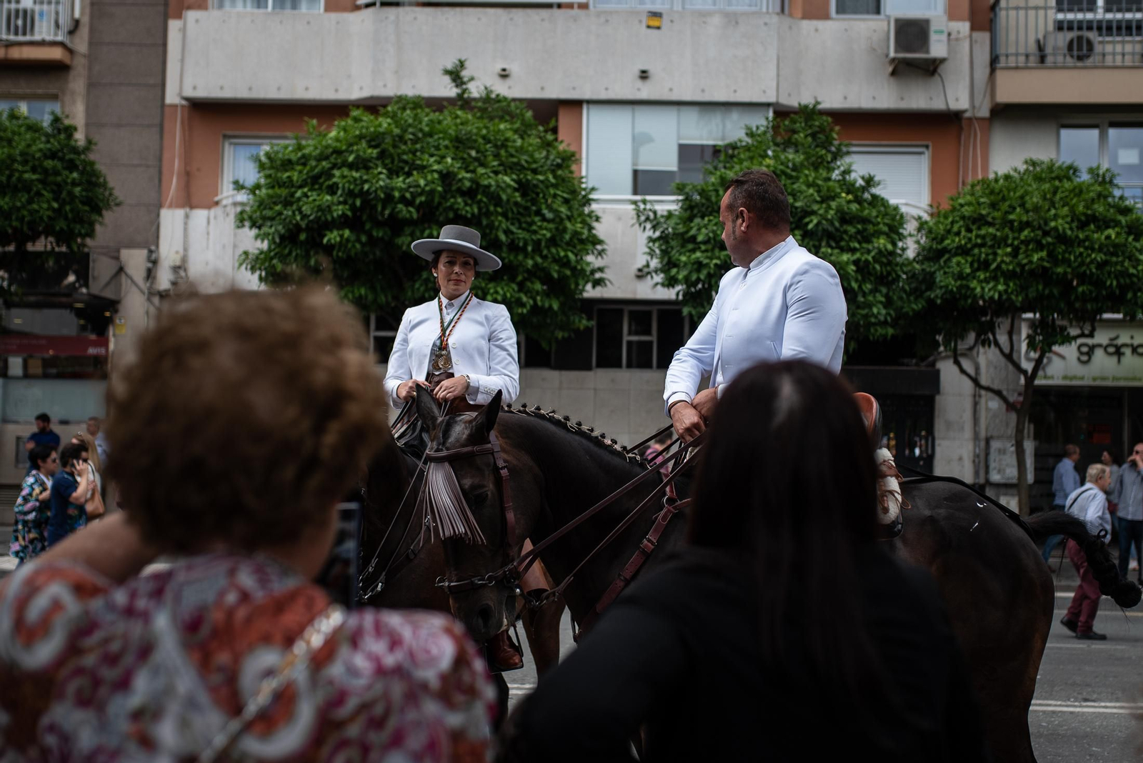 Imágenes de la salida de Emigrantes a su paso por la Alameda Sundheim