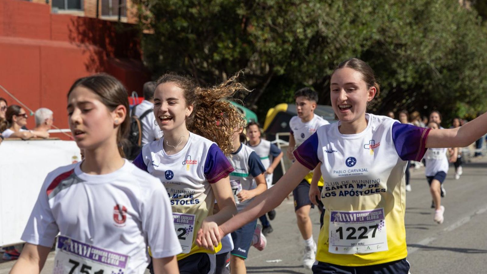 La carrera escolar de “La Gloria” que aúna inclusión y solidaridad, en imágenes