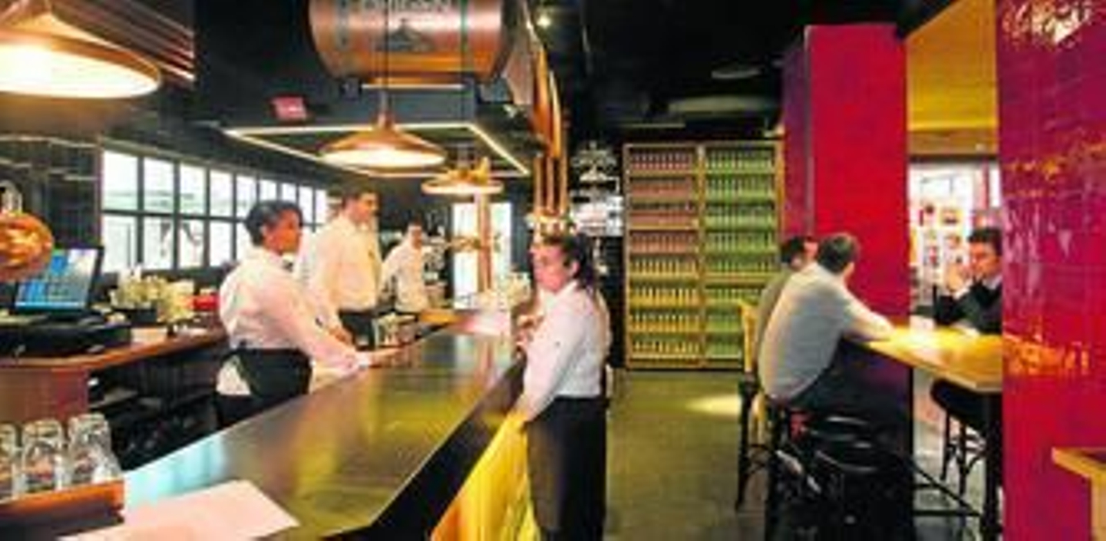 El restaurante del centro, que está regentado por estudiantes, ha sido reformado.