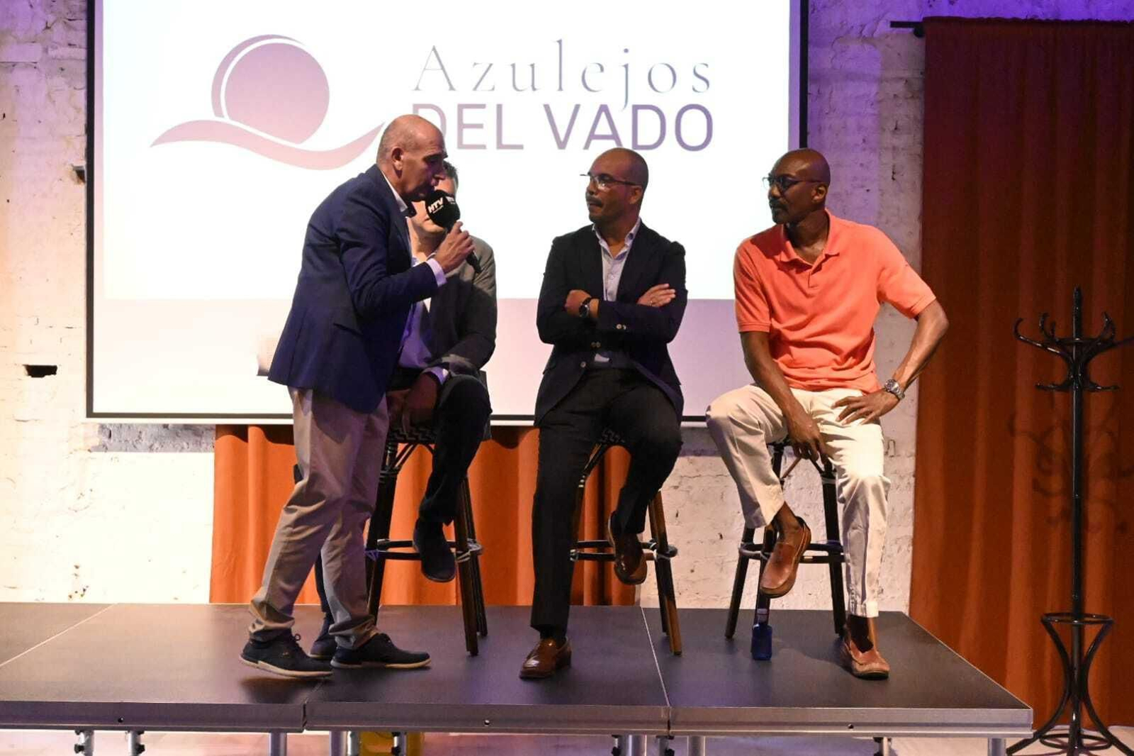 Imágenes de la presentación de las equipaciones del Ciudad de Huelva para la temporada 23/24