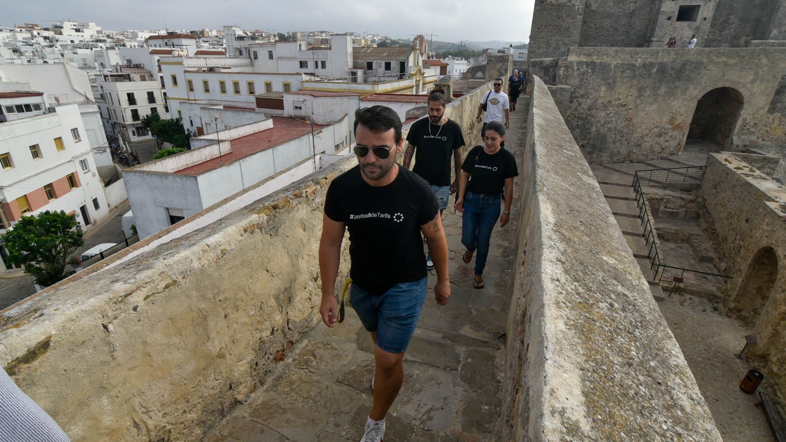 Homenaje a las victimas de la tragedia de 100% Fun Tarifa