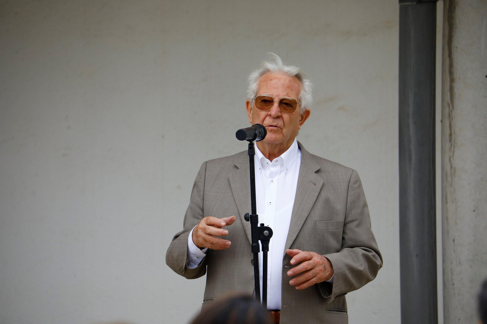 El acto de homenaje previo a las exhumaciones de las fosas en la Salud, en imágenes