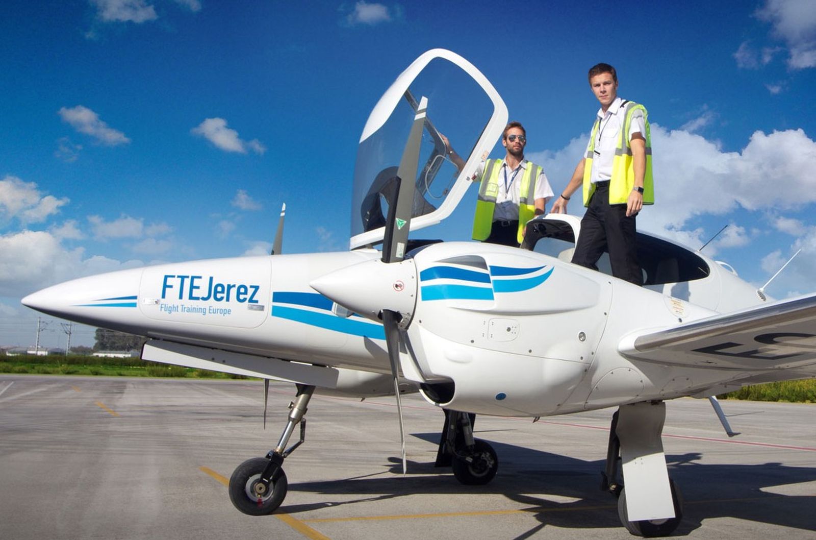 La escuela de pilotos FTEJerez celebra una nueva edición del programa de cadetes con Iberia.