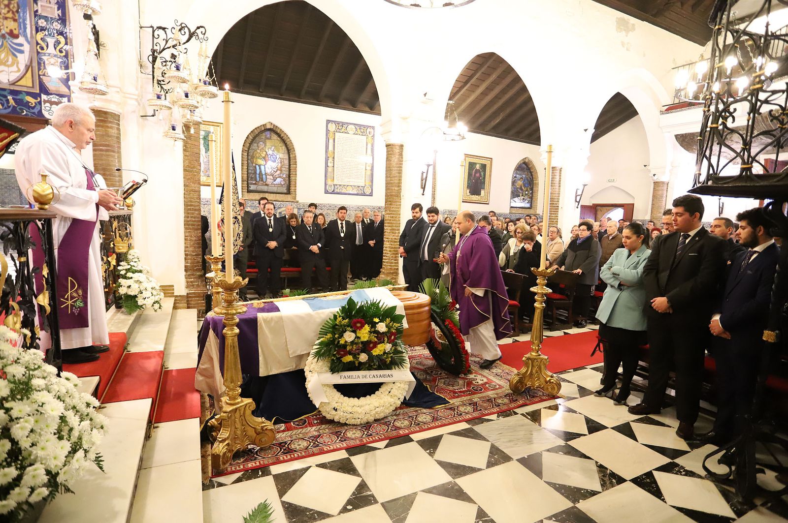Imágenes del funeral de Bienvenido González, hermano mayor de la Cinta