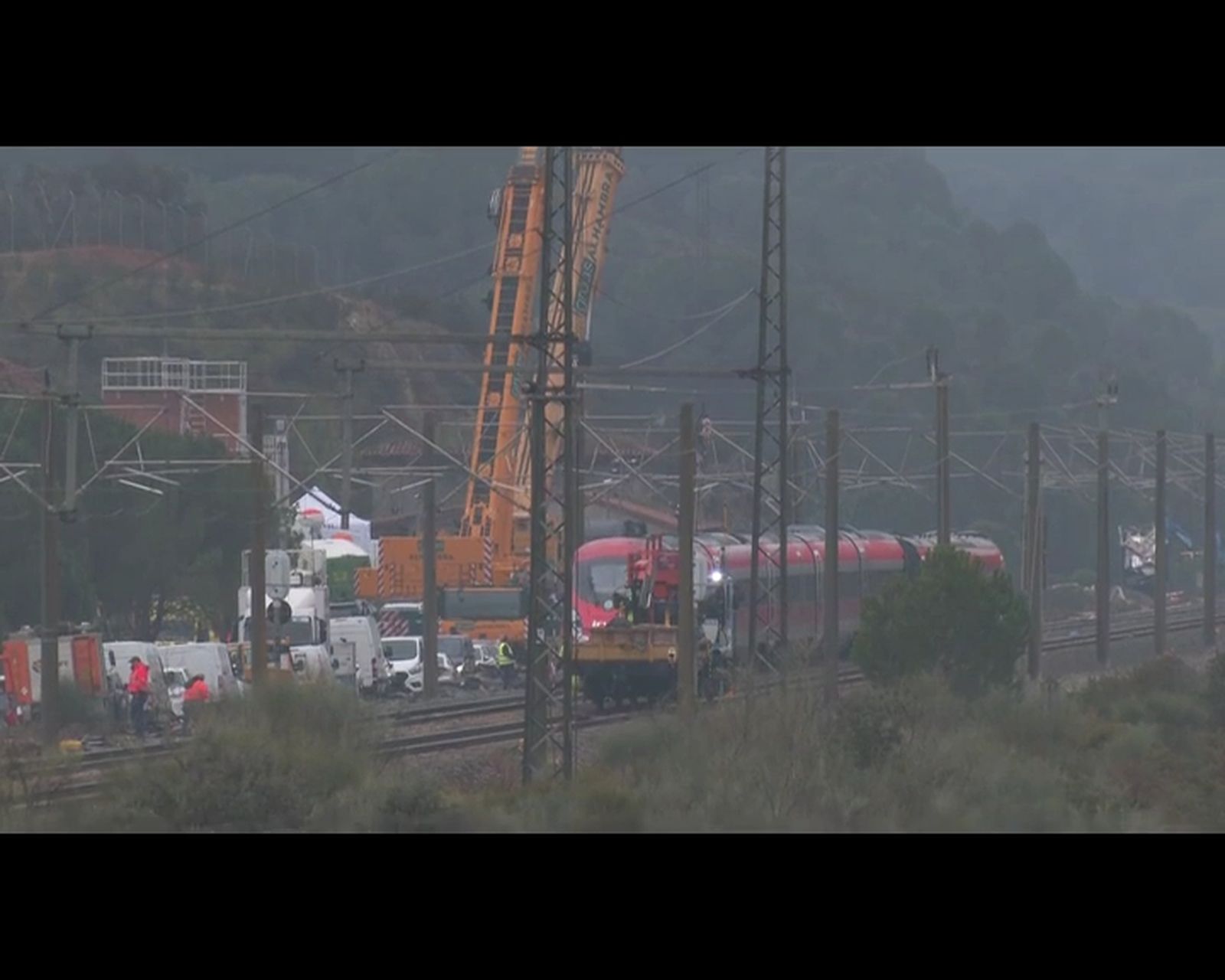 Trabajos en los vagones de los trenes accidentados en Adamuz