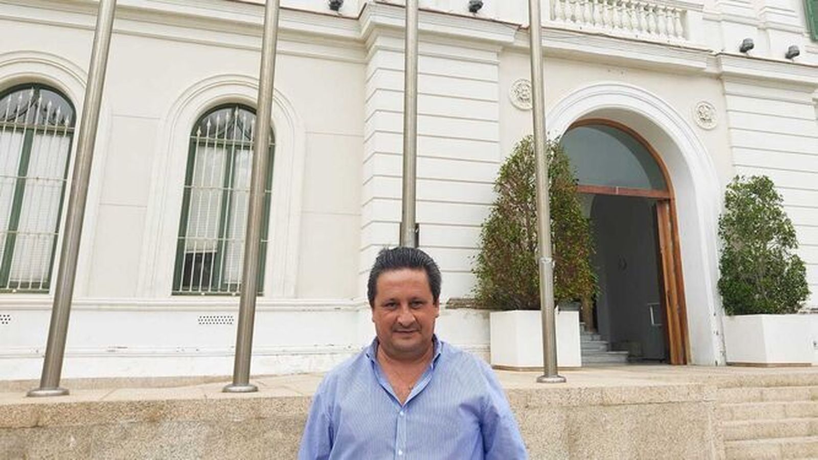 Juan Carlos Sanz, frente al Ayuntamiento.