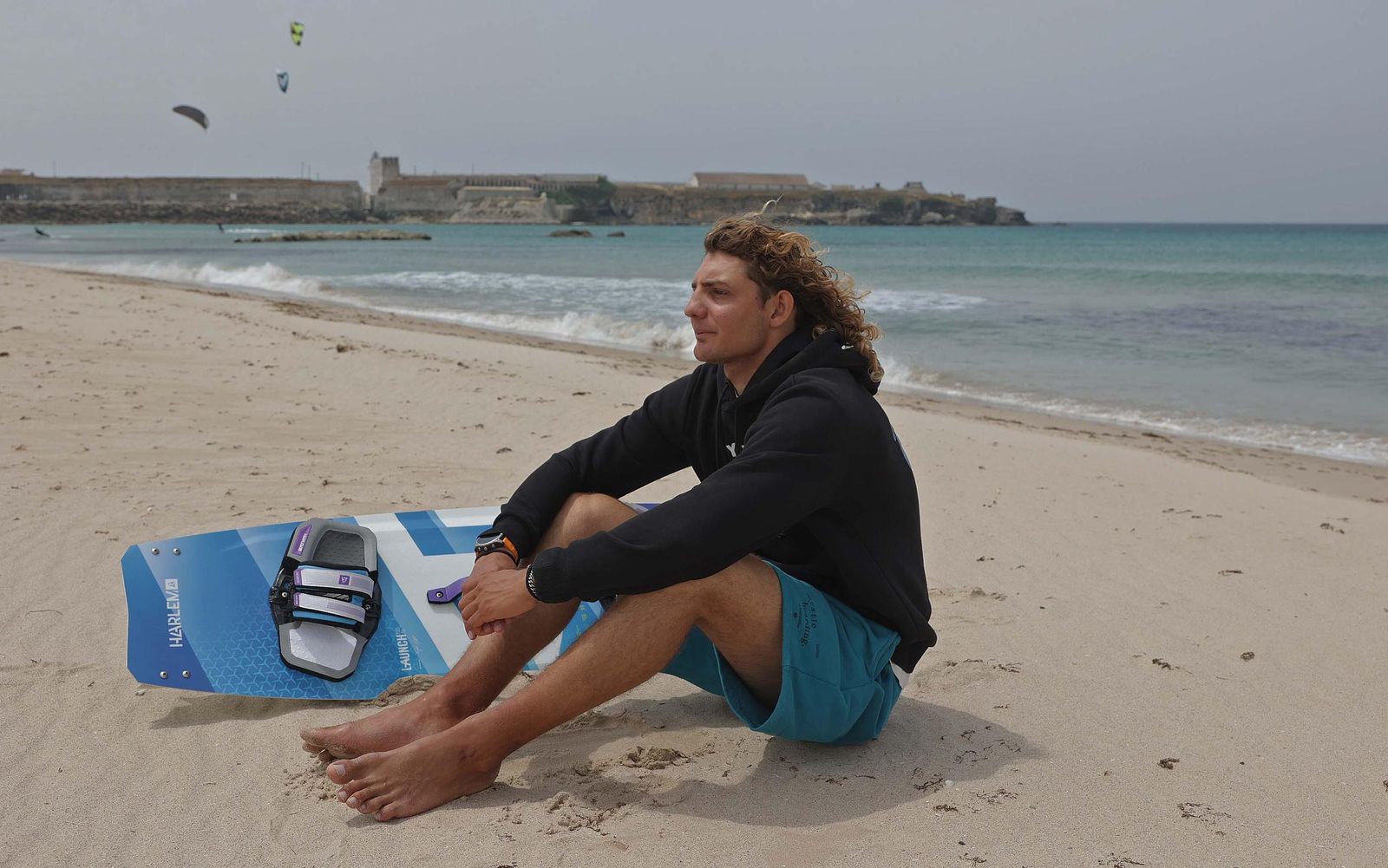 Fotos de Lorenzo Casati y Valentin Hoenderop, participantes del Red Bull King of the Air Tarifa 2025