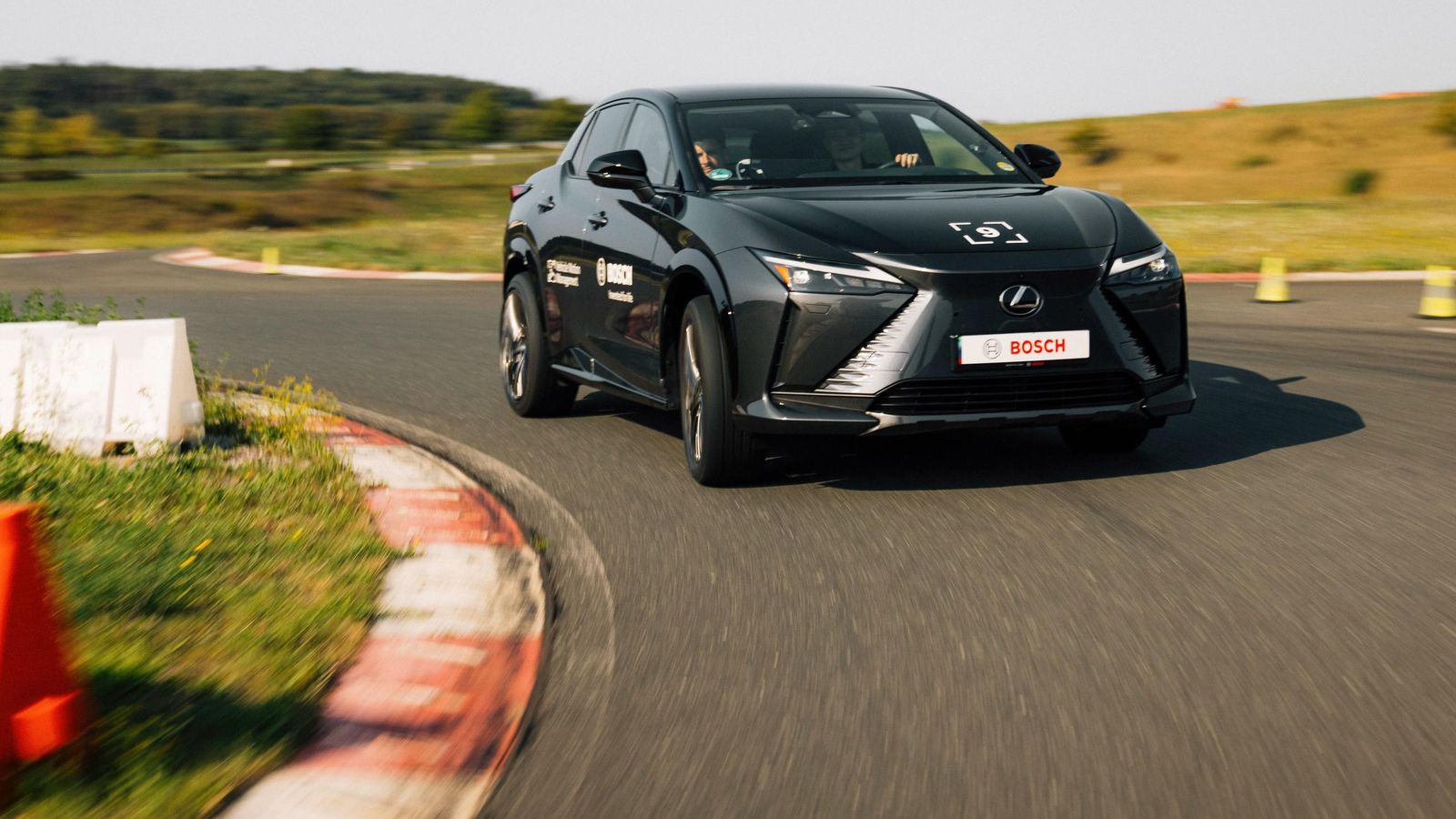 El Vehicle Motion Management coordina todos los movimientos del vehículo controlando de forma centralizada los frenos, la dirección, la transmisión y el chasis.