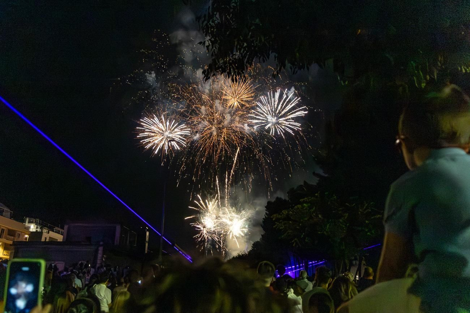 Pasacalles inaugural, fuegos artificiales e iluminación de la portada de feria y del recinto ferial de la Feria de San Bartolomé en Martos