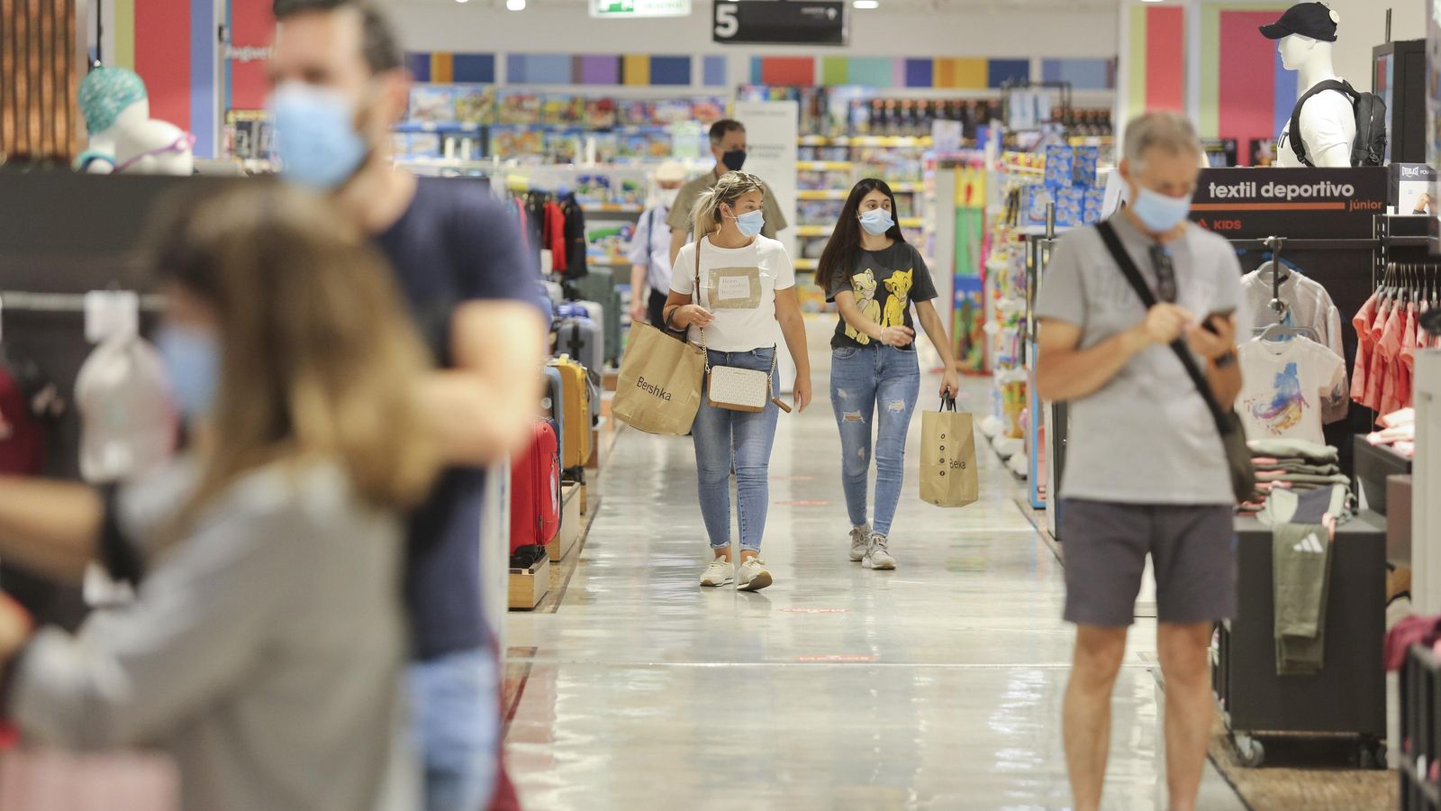 Los centros comerciales ya tienen a disposición del público todas las zonas disponibles con limitación de aforo.