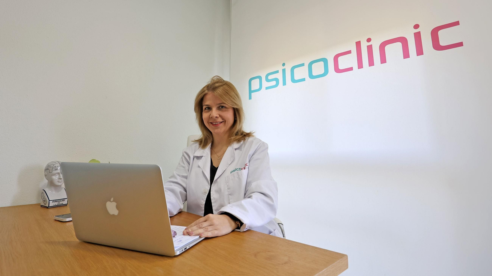 María Luisa Vallejo, en su despacho de Psicoclinic en Jerez.