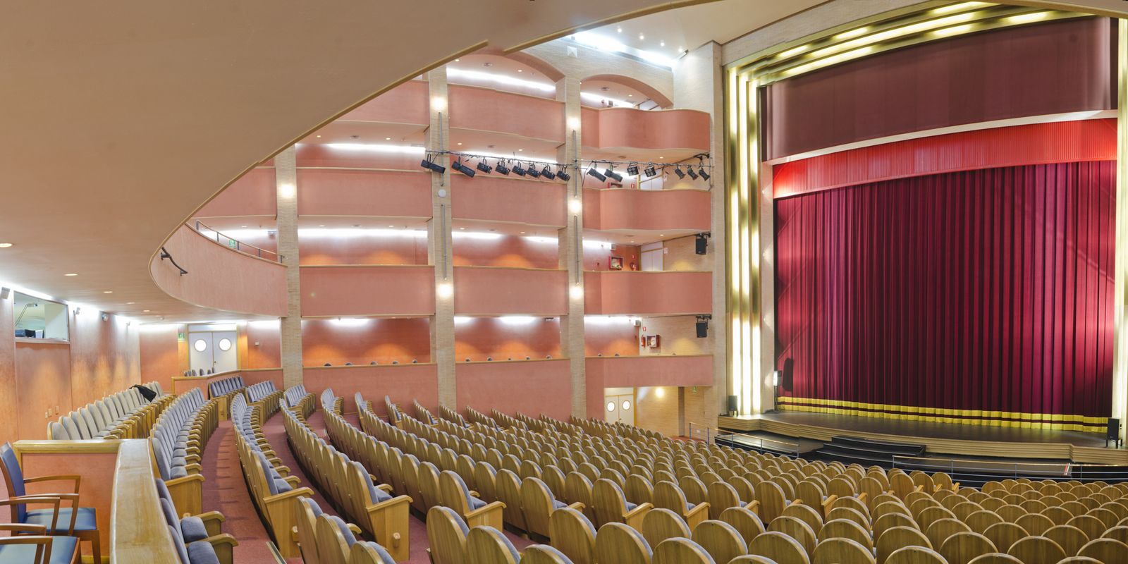 Vista del interior del Auditorio Municipal Maestro Padilla de Almería.