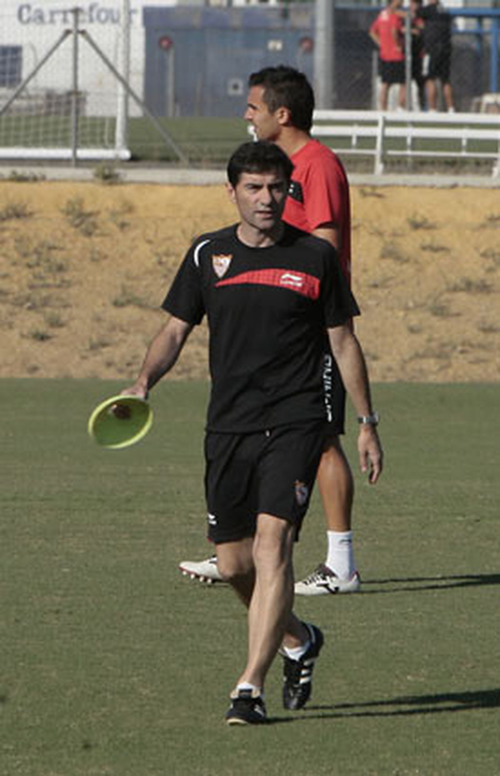 Marcelino ve "absurdo llorar" por la lesión de Negredo