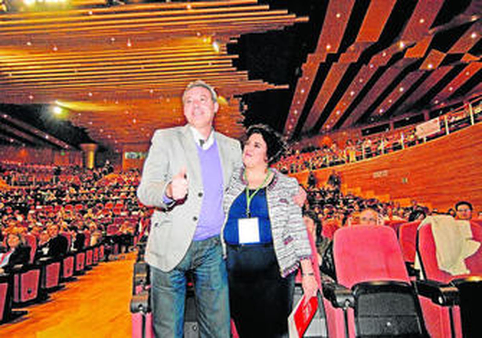 Álvarez de la Chica y Teresa Jiménez, en el congreso en el que ésta fue elegida secretaria provincial.