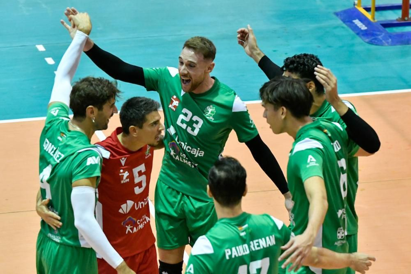 Los ahorradores celebran un punto conseguido la pasada jornada en el Moisés Ruiz ante el CV Melilla.