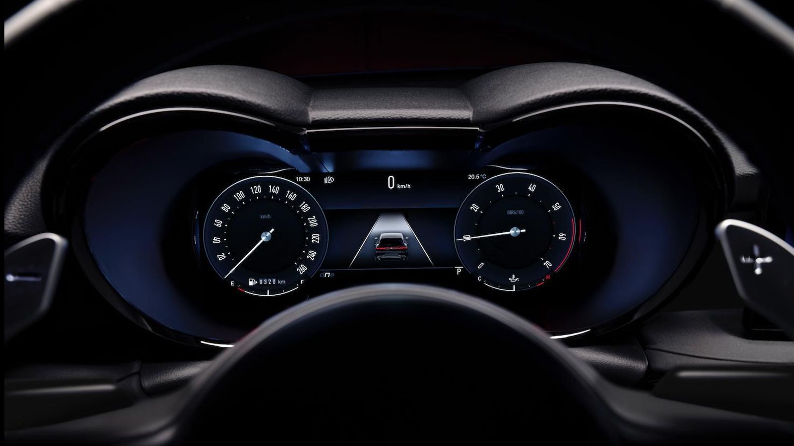 Aunque ahora con una pantalla digital, la instrumentación queda enmarca por esa capilla binocular que le da un aire innegablemente Alfa. Es personalizable con tres diseños distintos.