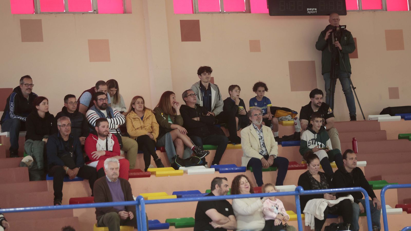 Las fotos de la primera jornada del torneo Semana Santa de baloncesto de la Línea