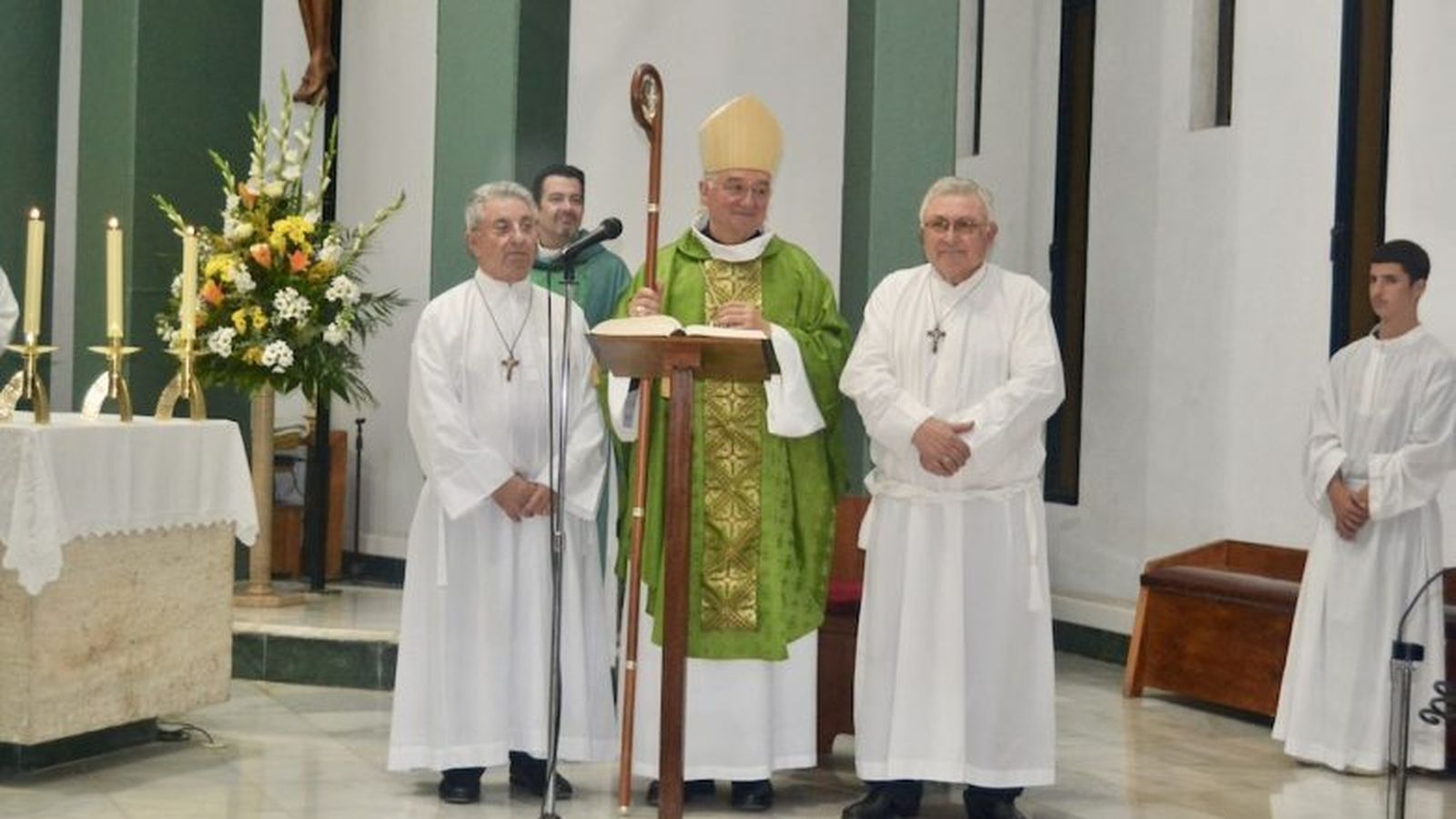 Mons. Gómez Cantero ordena subdiáconos a José Luis Aguilar y J. Quesada.