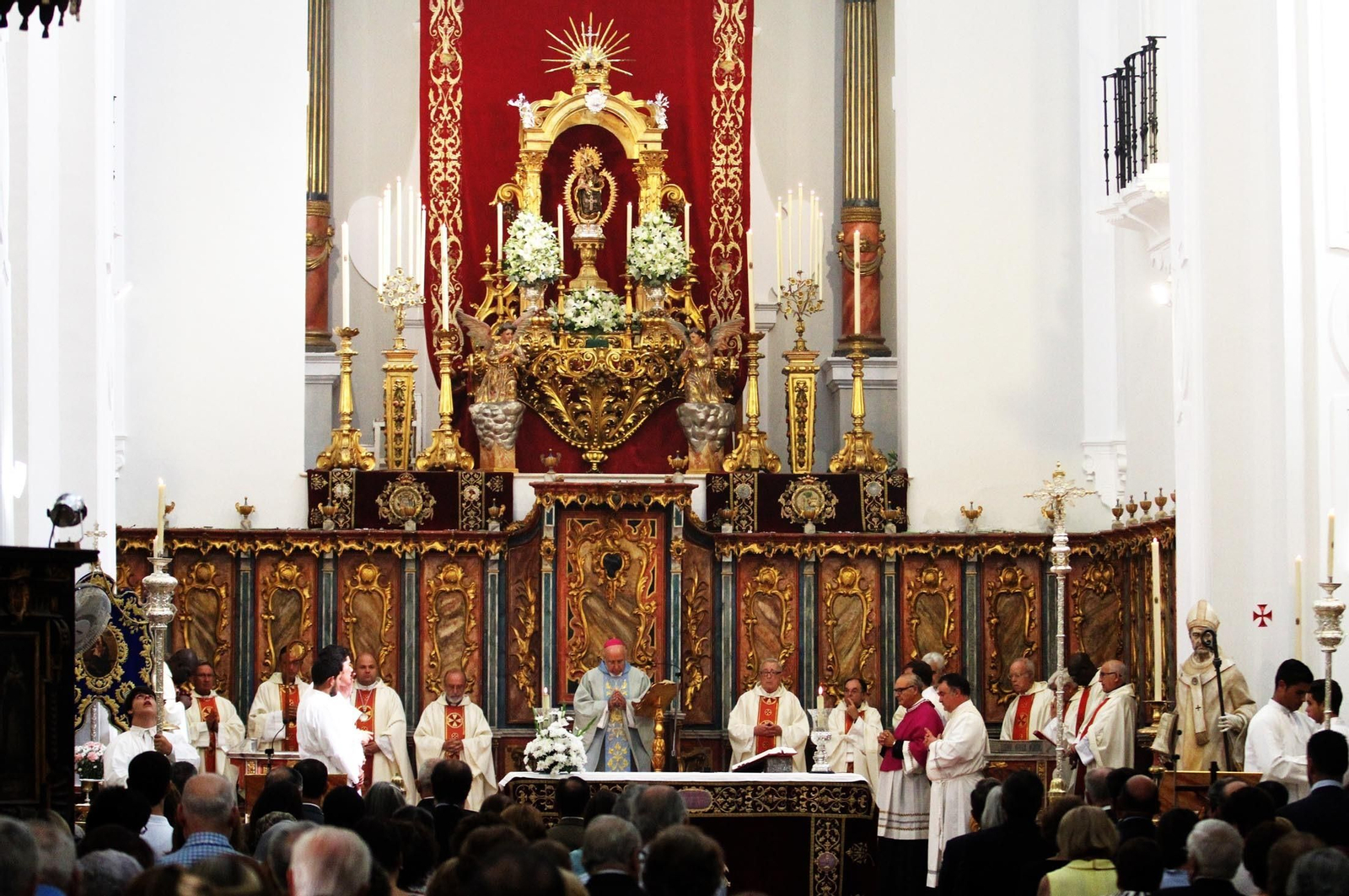 Misa ante la Virgen de La Cinta presidida por el obispo de Huelva, José Vilaplana, en la Catedral