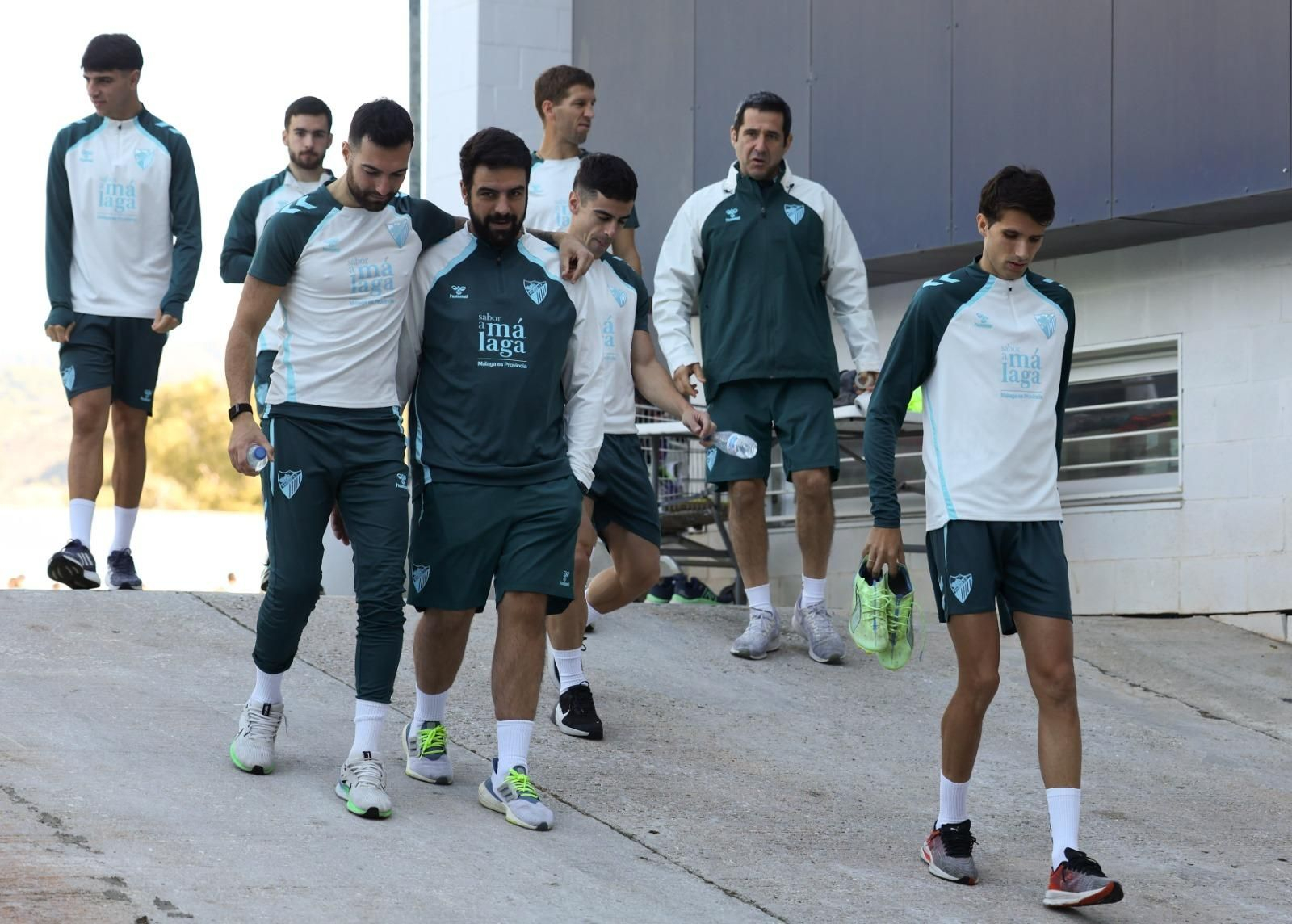 Brasanac, al fondo, junto al resto de lesionados