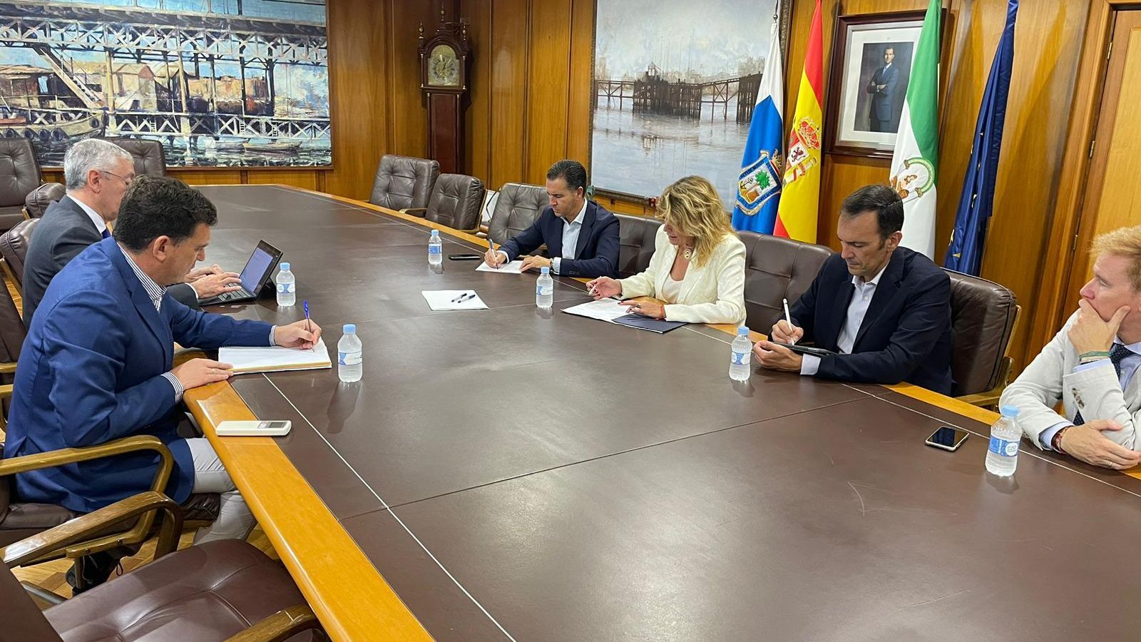 Reunión entre el presidente del Puerto y la alcaldesa de Huelva