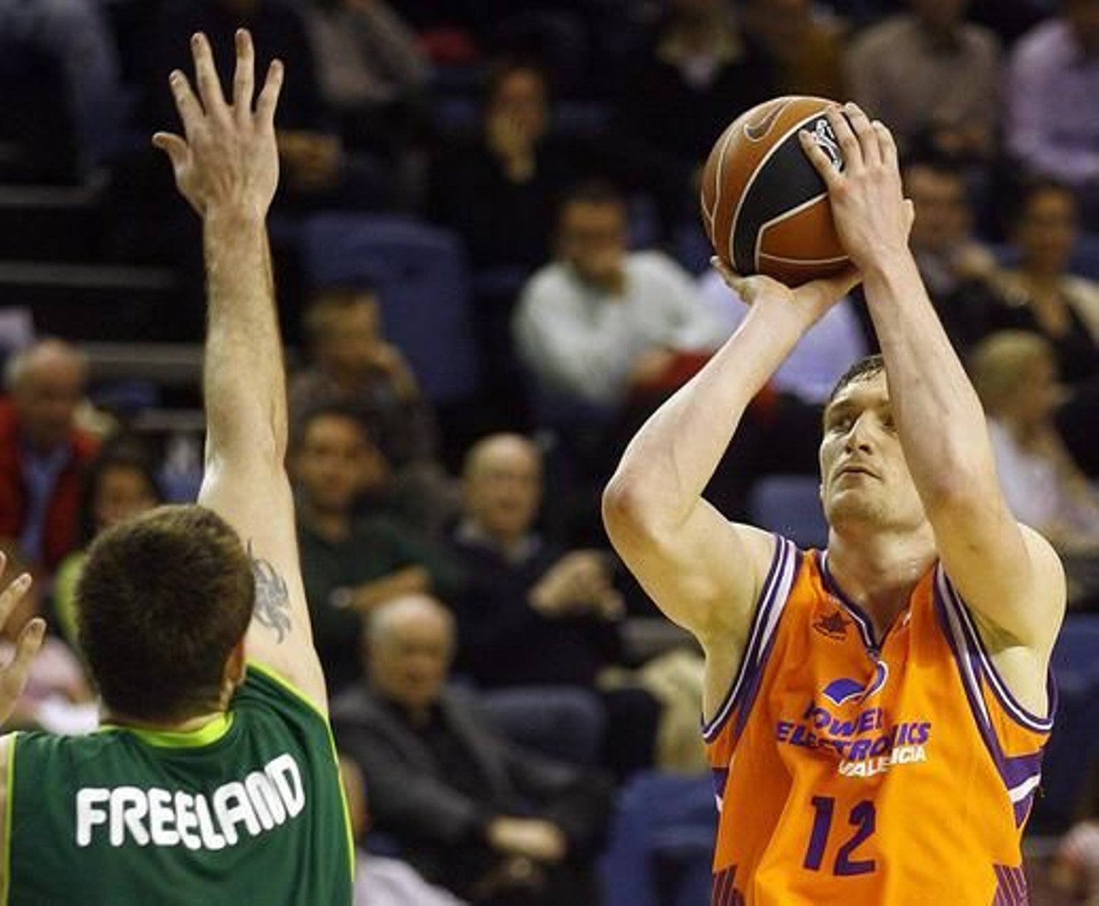 El Unicaja cae ante el Valencia lastrado por una mala primera parte. / LOF