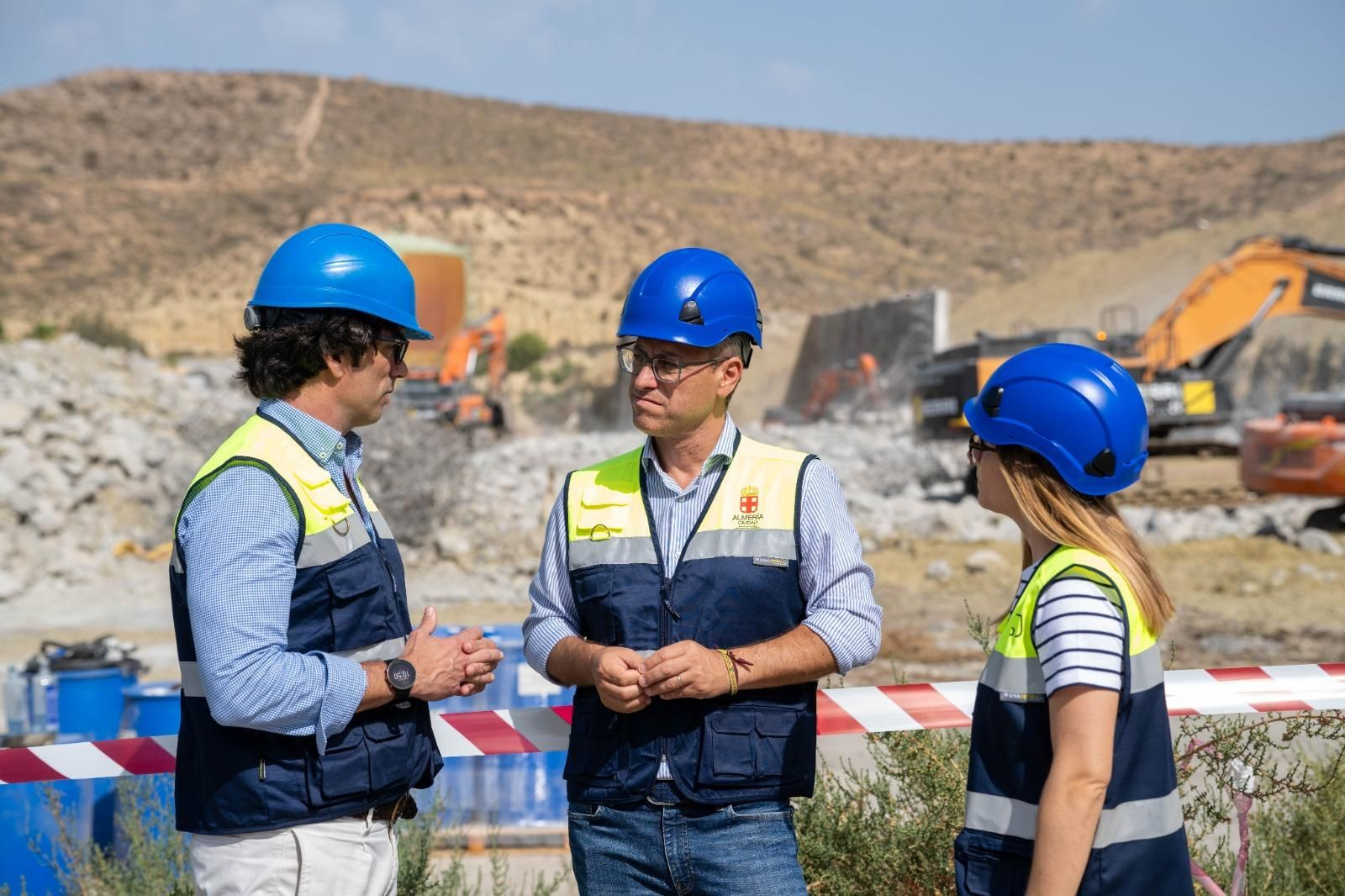 Antonio Urdiales, en su visita a los trabajos previos de demolición.