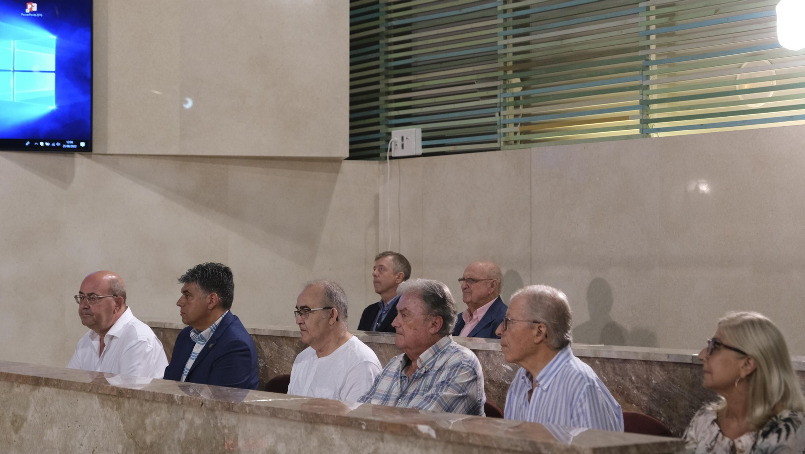 Imágenes de la entrega del capote de paseo de la feria taurina 2021 en honor a la Virgen del Mar, al torero Emilio de Justo