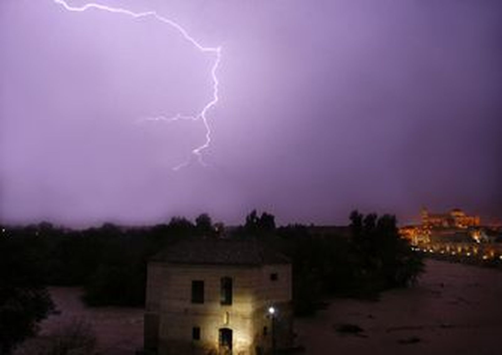 Imagen de archivo de tormentas eléctricas