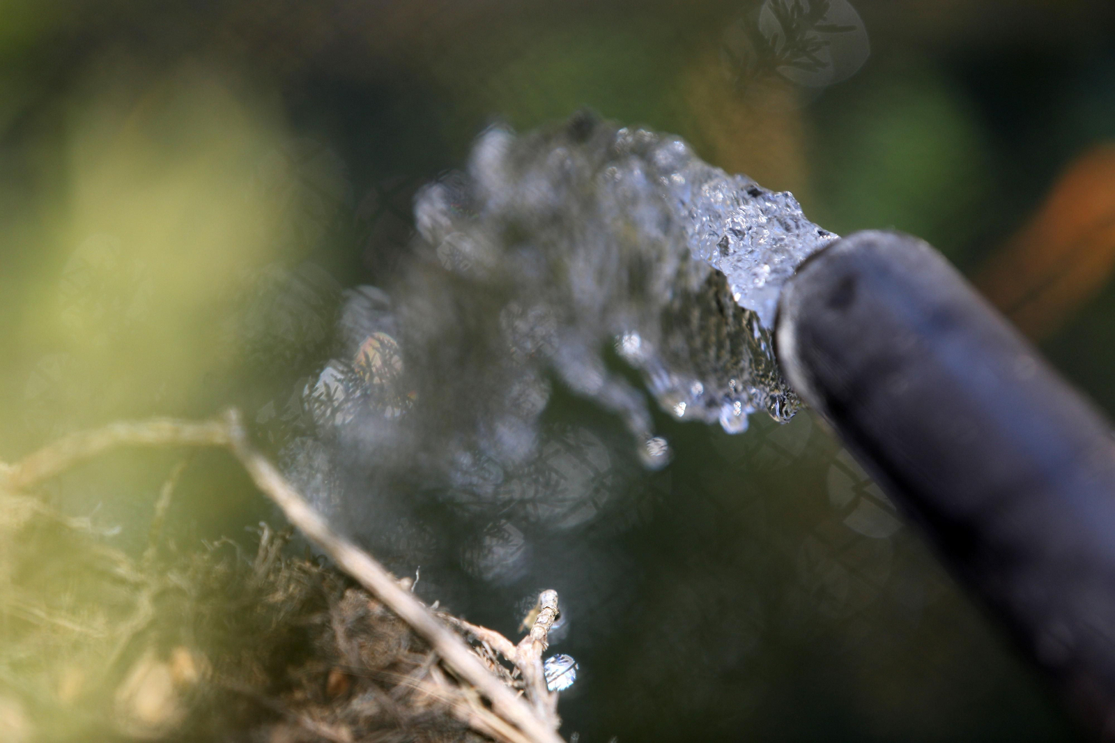 Imágenes del cierre de los pozos de Lucena por la Guardia Civil y la Confederación Hidrográfica del Guadalquivir