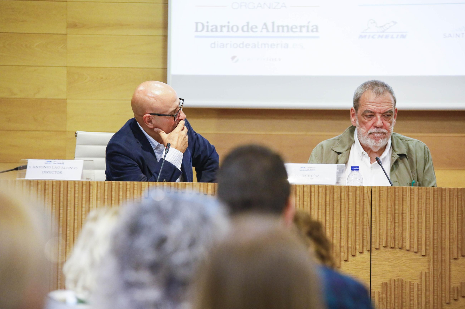 Carmen Mola presenta su libro "El clan" en la Casa de las mariposas de Almería, en imágenes