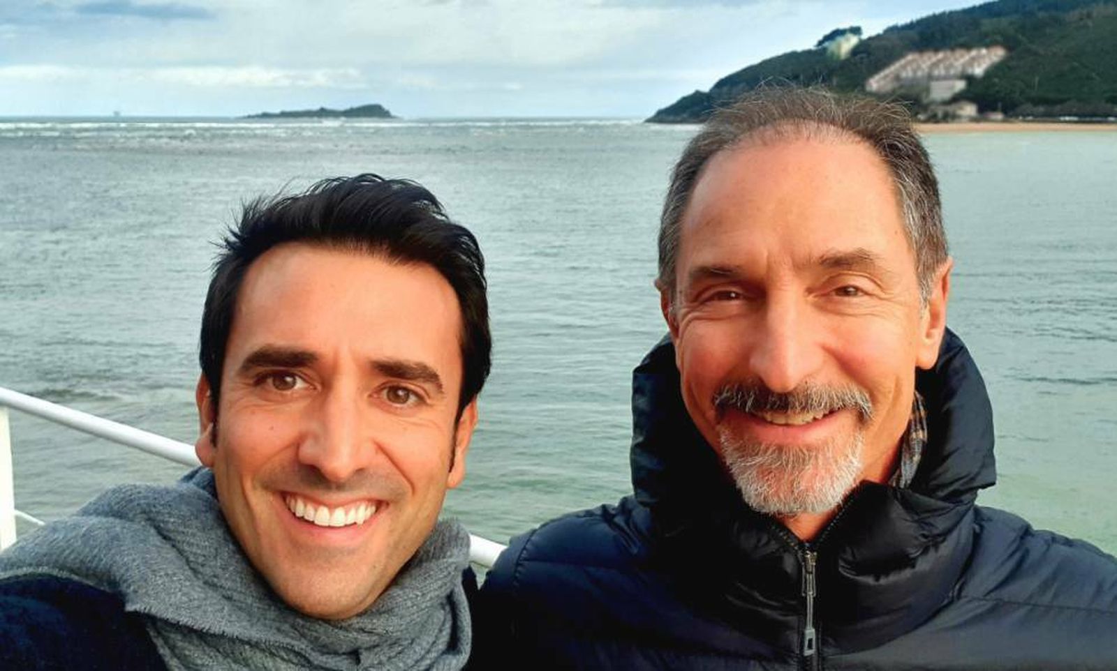 Xabi Uribe-Etxebarria (izquierda) y Tom Gruber son los creadores de Sherpa y Siri